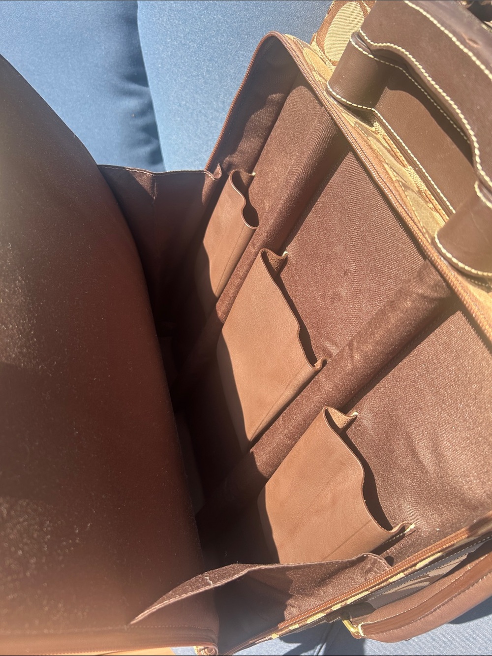 Coach on wheels 👀two way luggage🥳🥳❌❌ - Picture 5 of 14